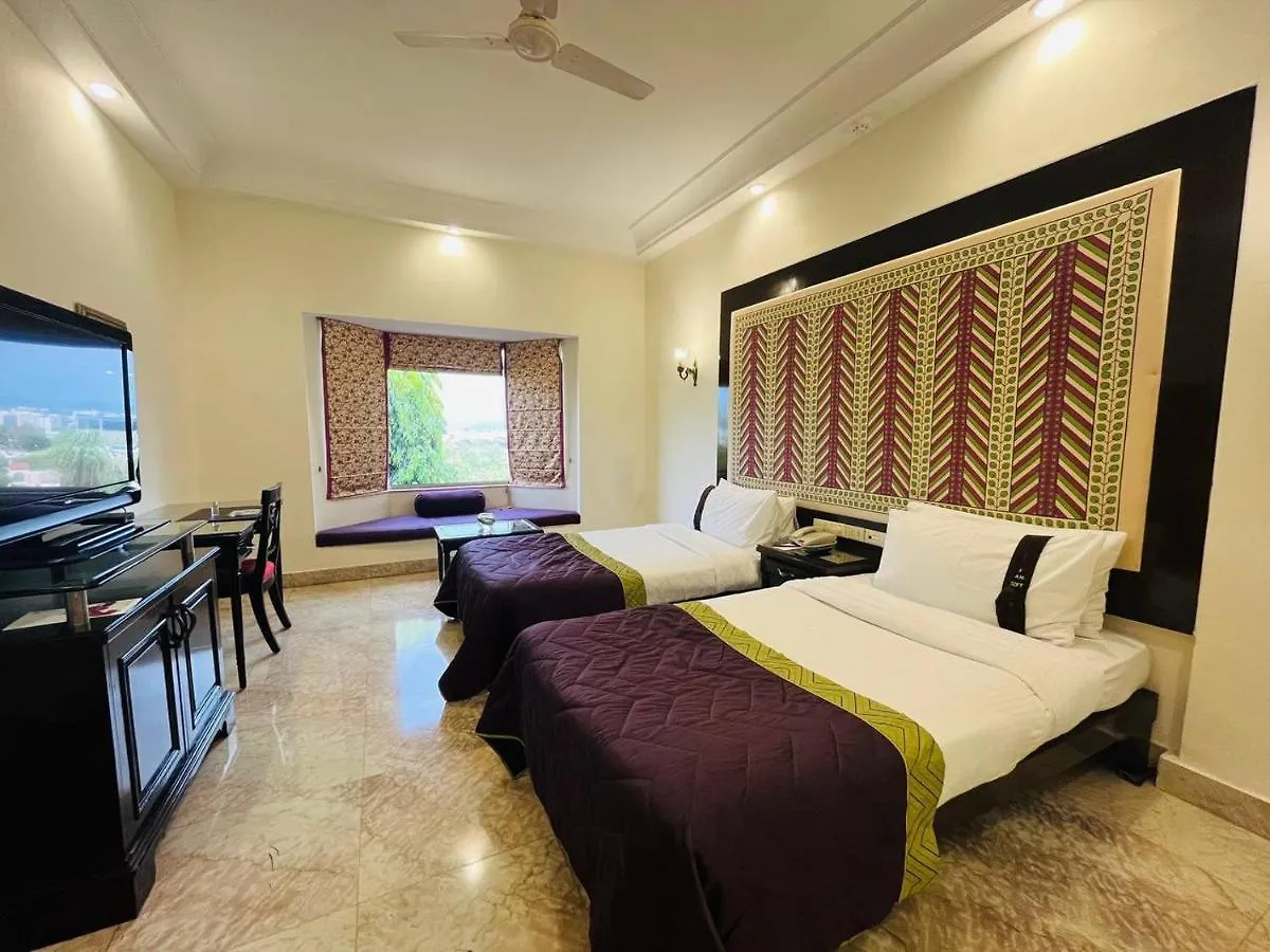 The Lalit Laxmi Vilas Palace Udaipur 5*,