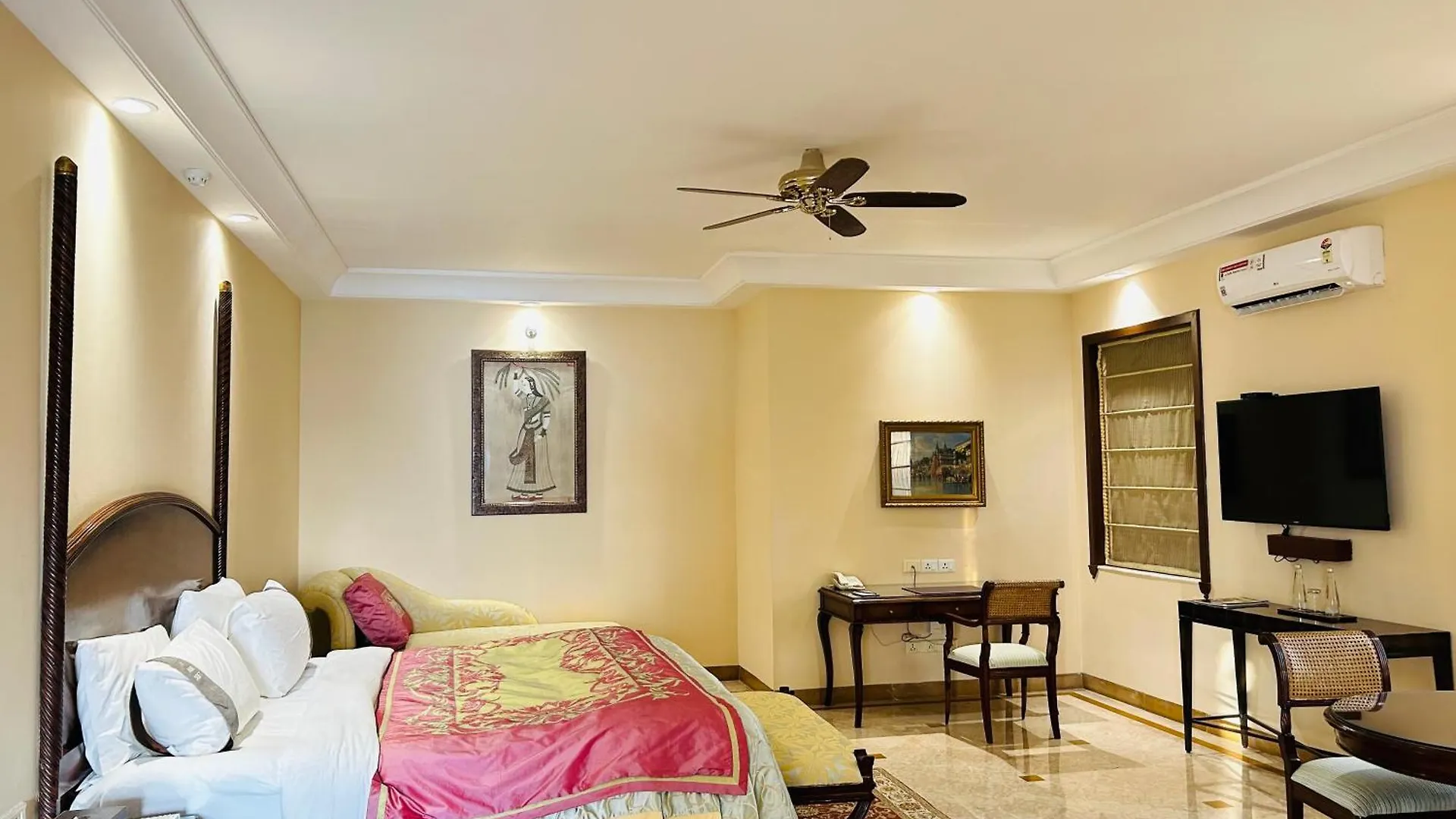 The Lalit Laxmi Vilas Palace Udaipur 5*,